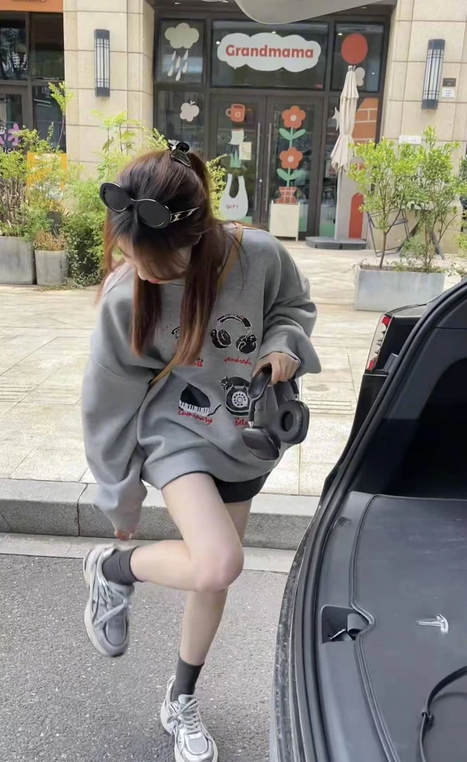 秋款圆领慵懒风耳机印花宽松显瘦套头卫衣