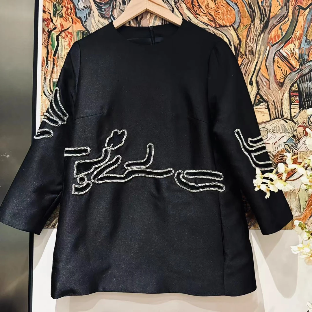 VV&AA  静思深  秋款新款时尚休闲圆领重工钉珠圆领上衣  D24100