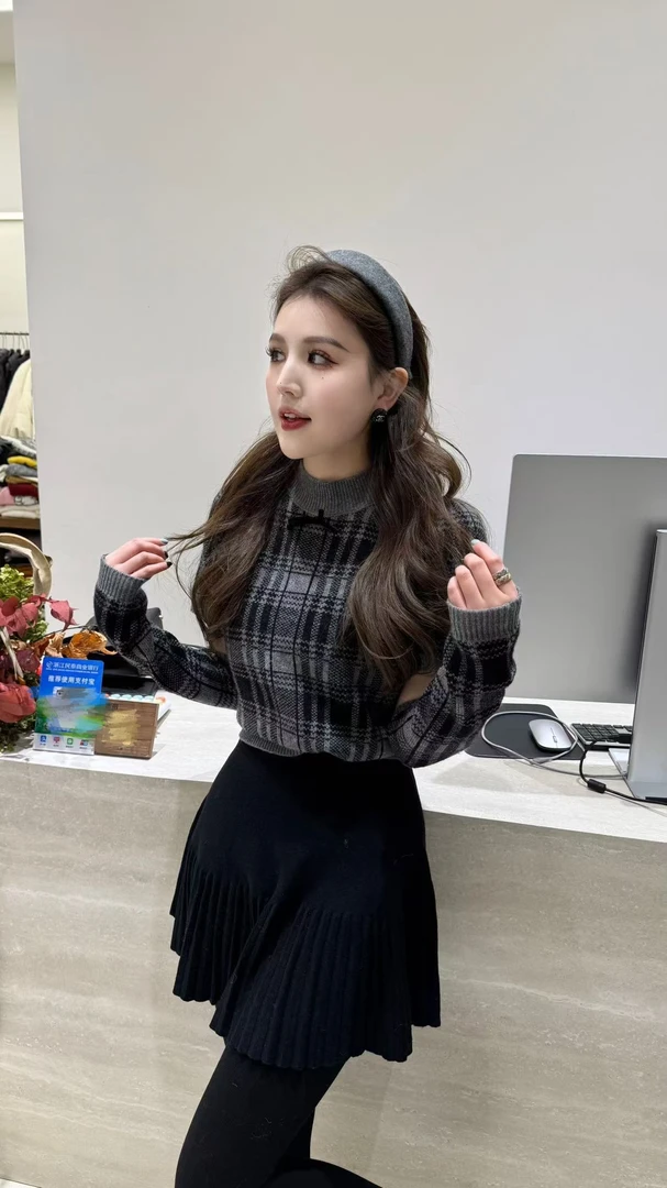 王美丽本丽-5935蝴蝶结格子袖套毛衣