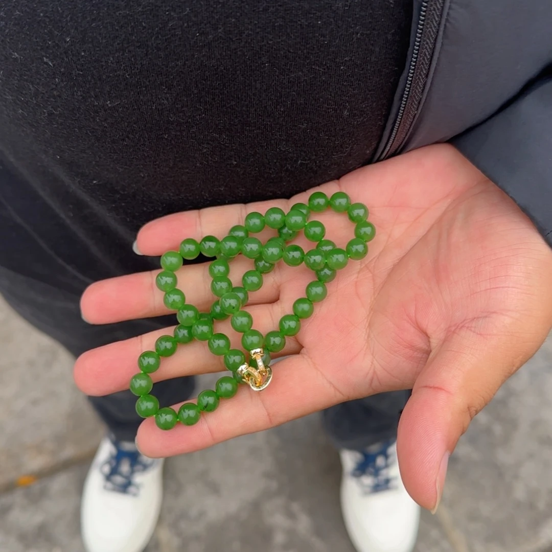 和田玉未镶嵌颈饰俄碧鲜阳绿卡8