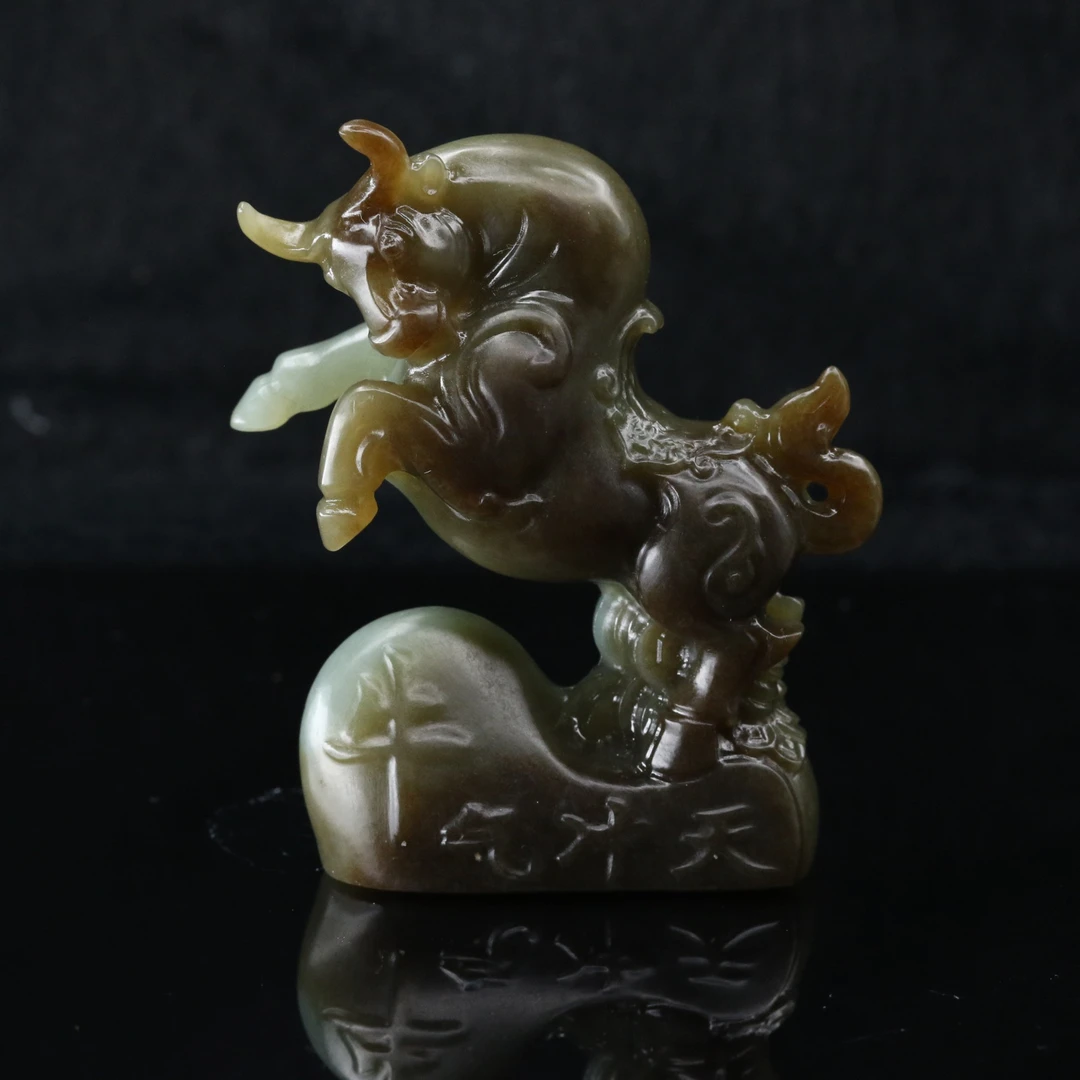 34和田玉且末糖牛气冲天/100593上海嘉禾拍卖