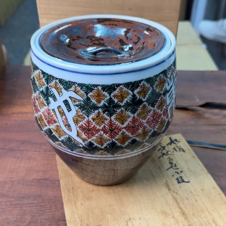 一个陶瓷物件哈哈哈哈