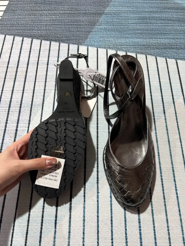 未使用 BOTTEGA VENETA/葆蝶家 金属色编织坡跟鞋高跟鞋三九码