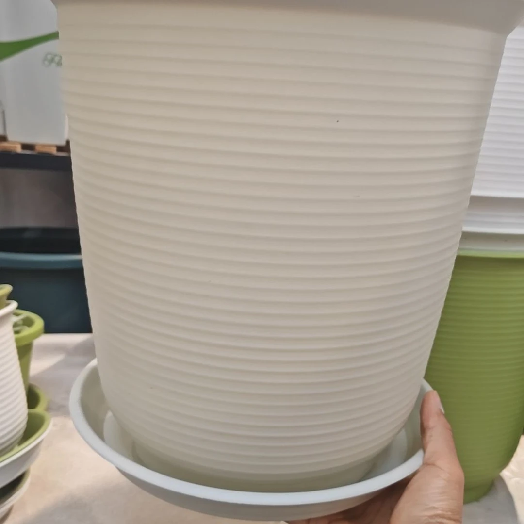 仿陶瓷外口径29.5高31，米色带托五个