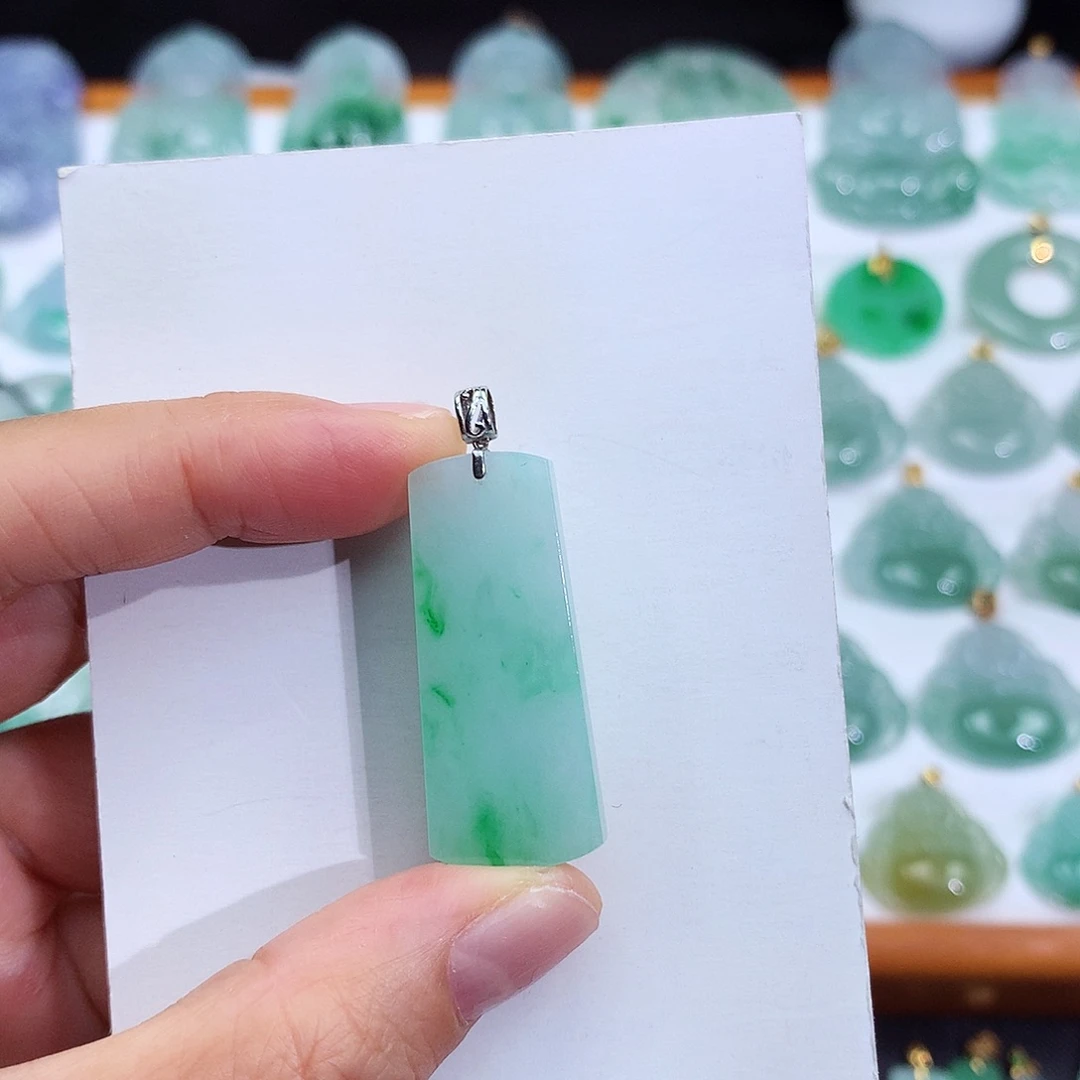 翡翠18K金镶嵌颈饰翡翠吊坠