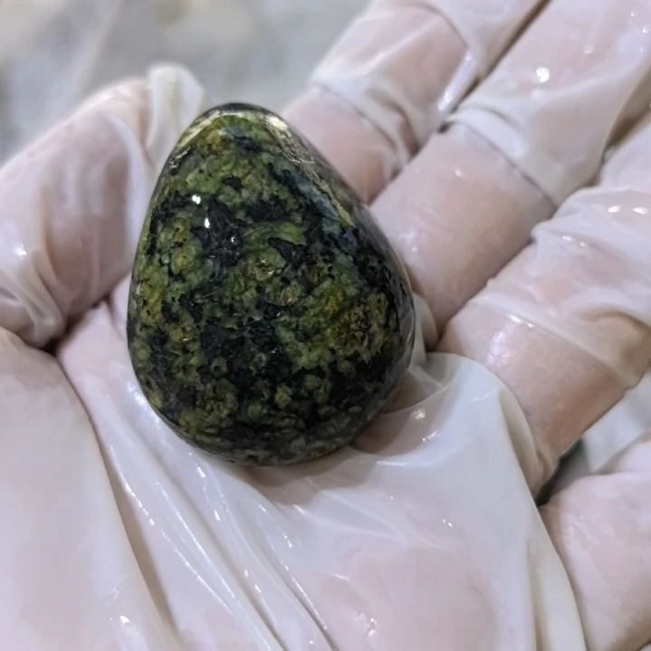 用***2有机玻璃藏玉药王石原石手把件