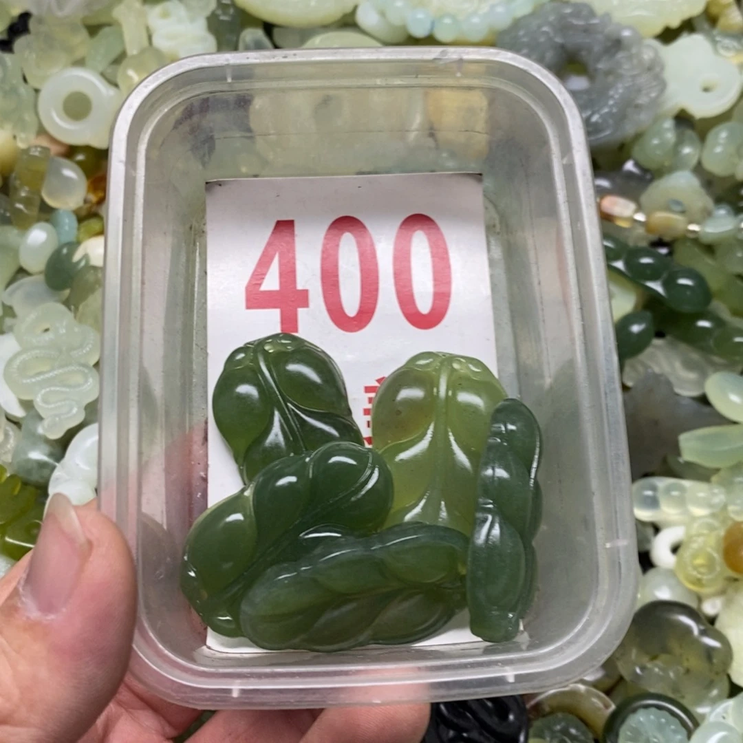 蛇纹石玉挂坠未镶嵌