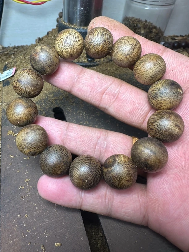 绿奇楠沉香卡1.6规格单圈圆珠18克