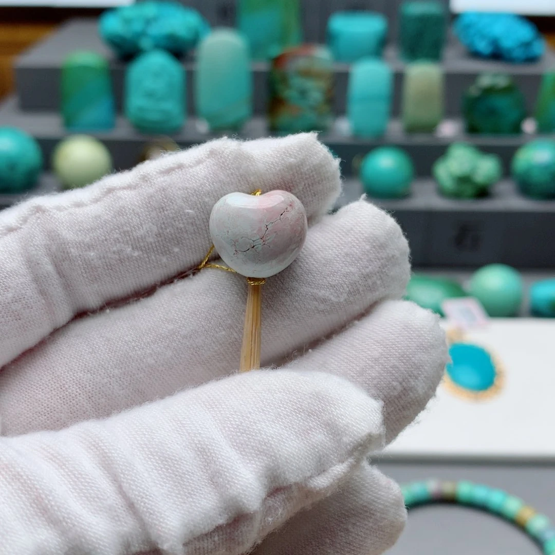 绿松石颈饰未镶嵌