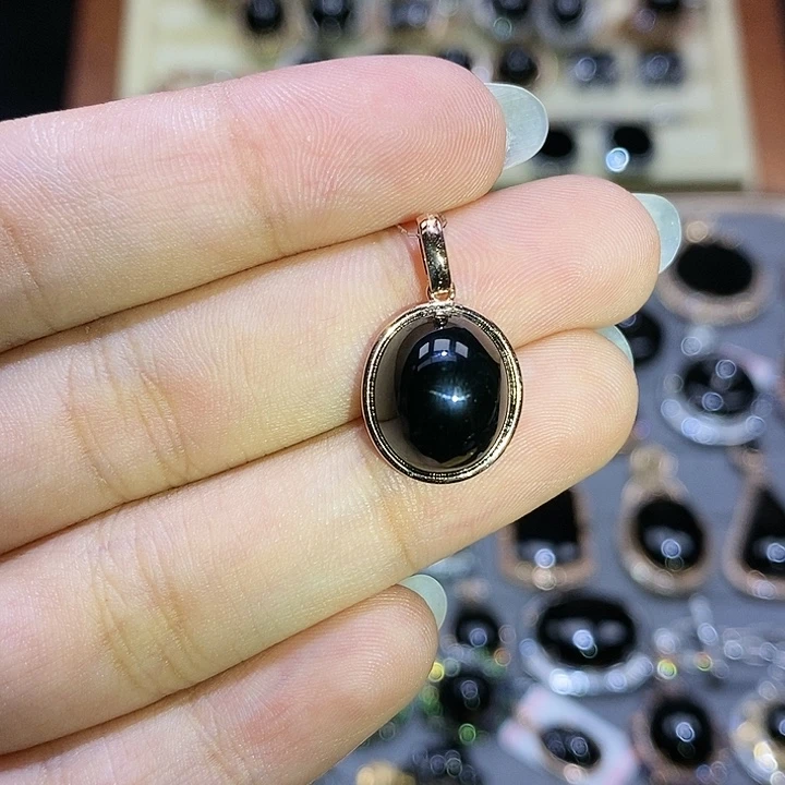 颈饰18K金镶嵌翡翠