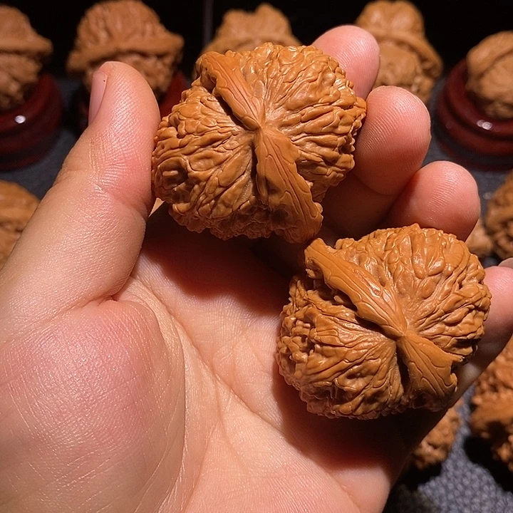 隔***高文玩核桃吊坠白狮子