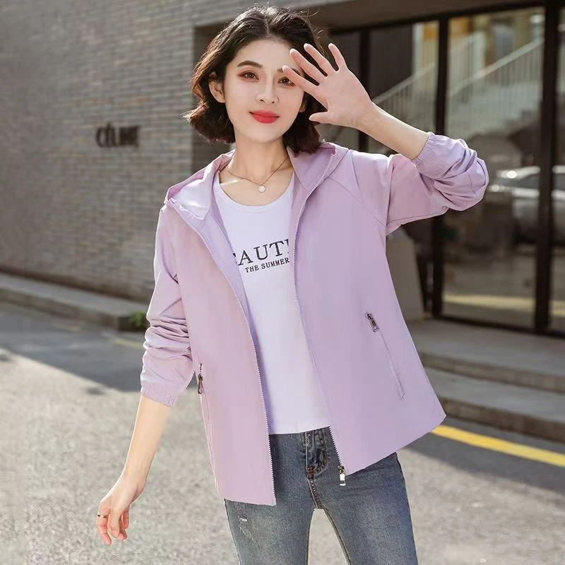 春秋女外套2025短款韩版宽松冲锋衣外套休闲运动防风薄款连帽开衫