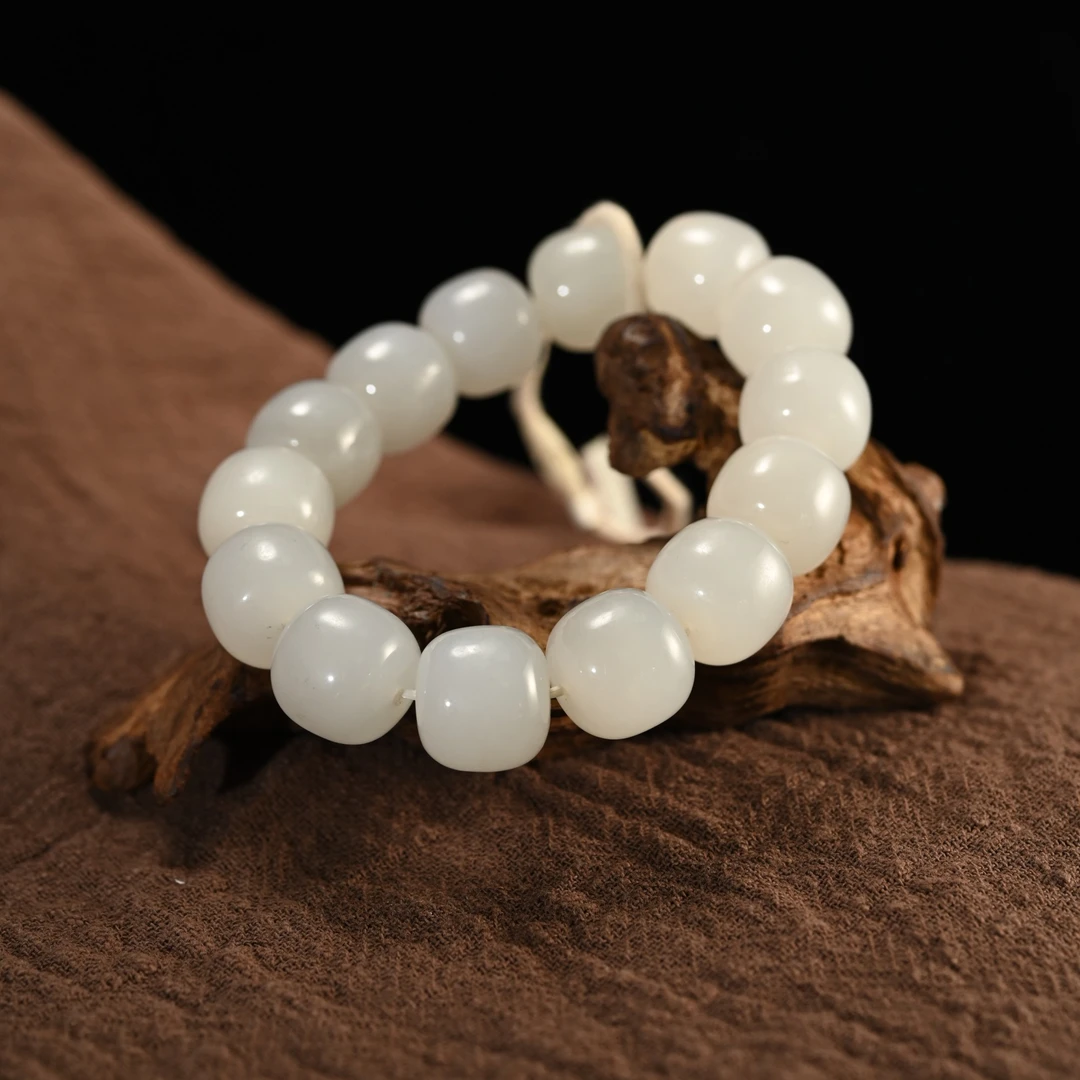 LOT8835 2511300011和田玉手串/保利