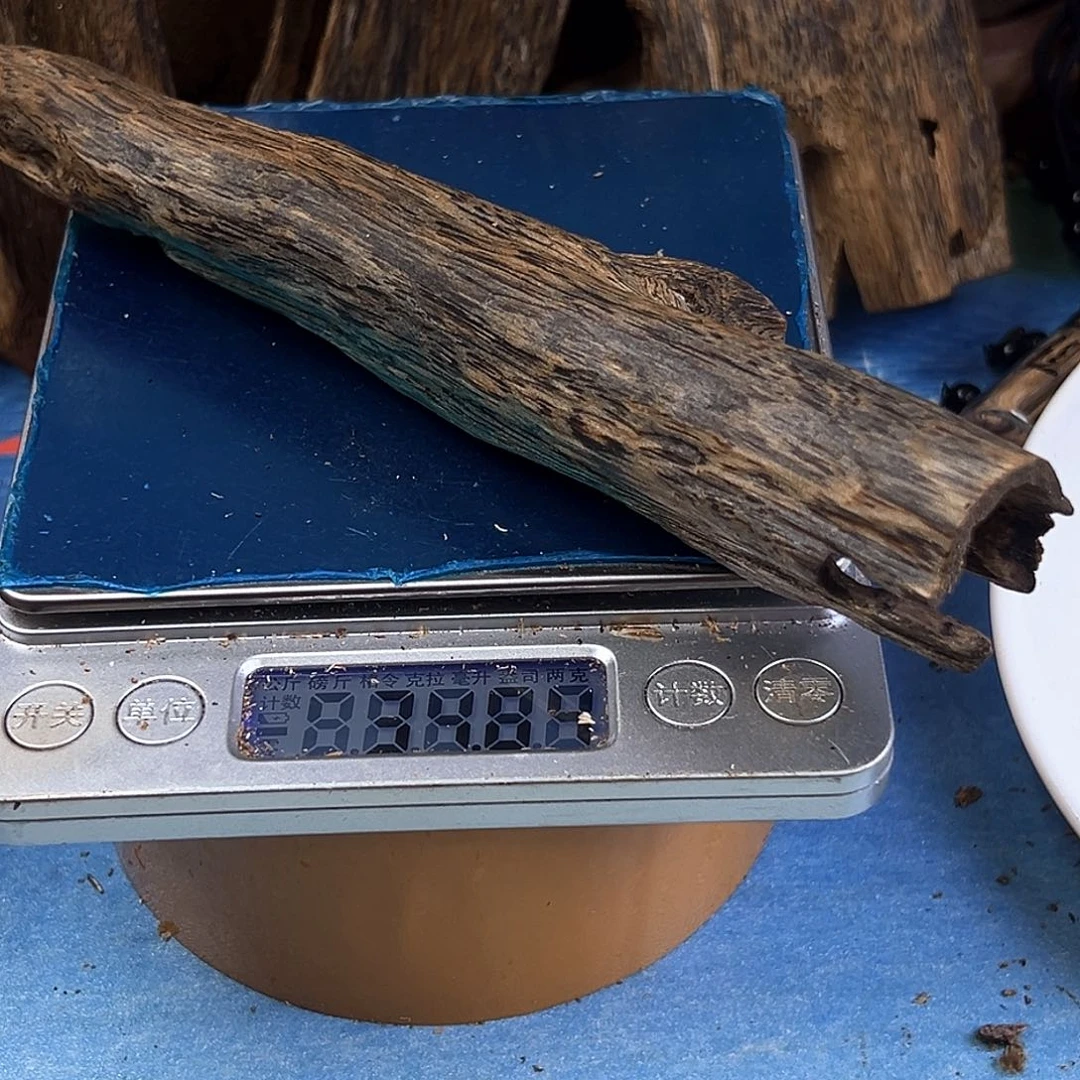 香料绿奇楠白棋天然虫漏34克