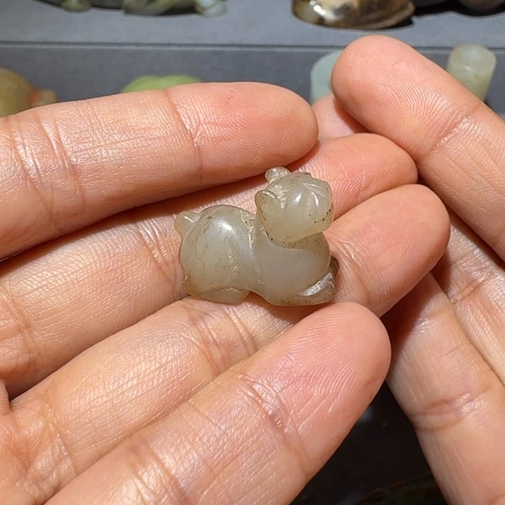 少***游和田玉未镶嵌颈饰