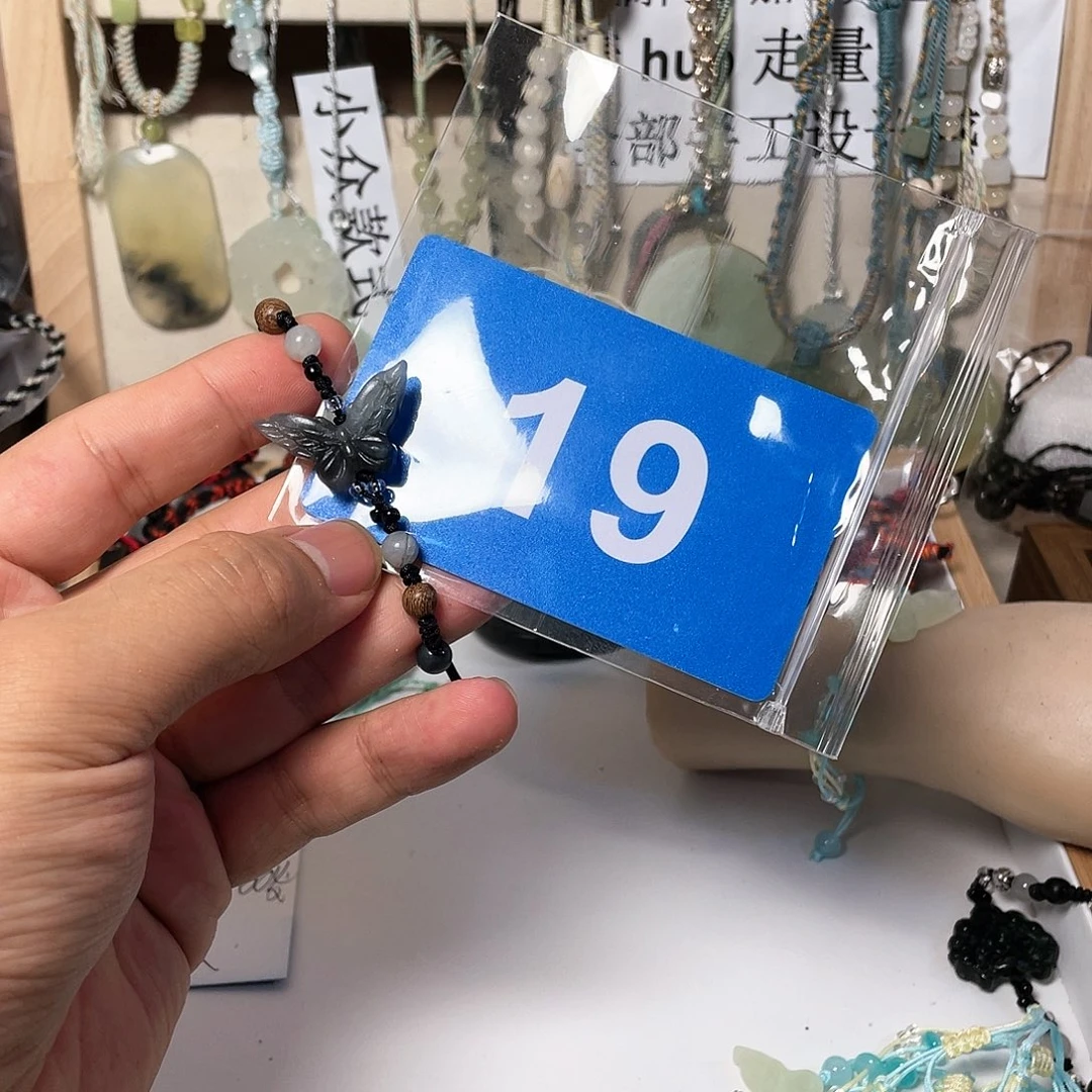 蛇纹石玉颈饰合金