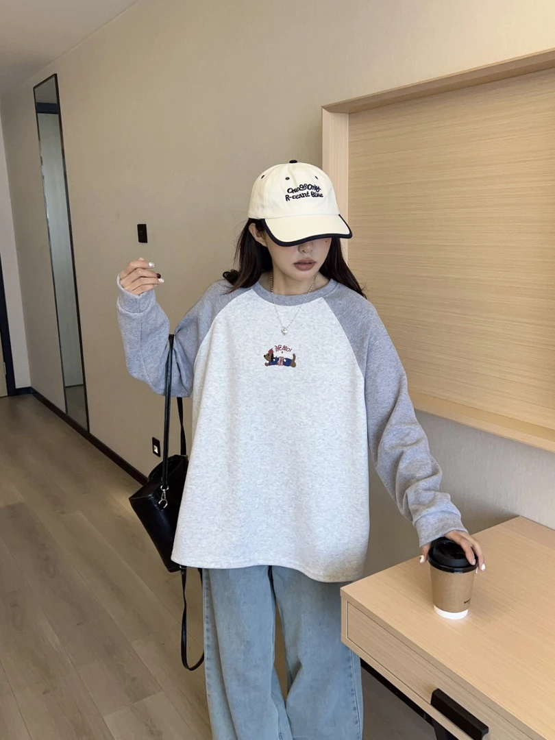 0461【春季新款】胸前刺绣腊肠狗狗插肩袖韩版百搭圆领卫衣(26087)