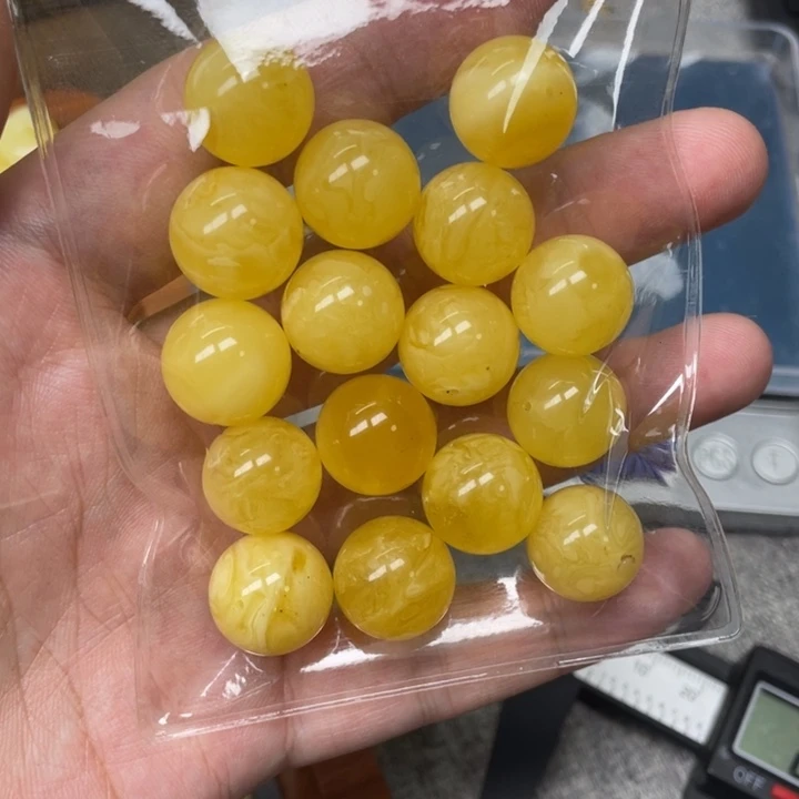 娟***子蜜蜡未镶嵌珠宝奇石