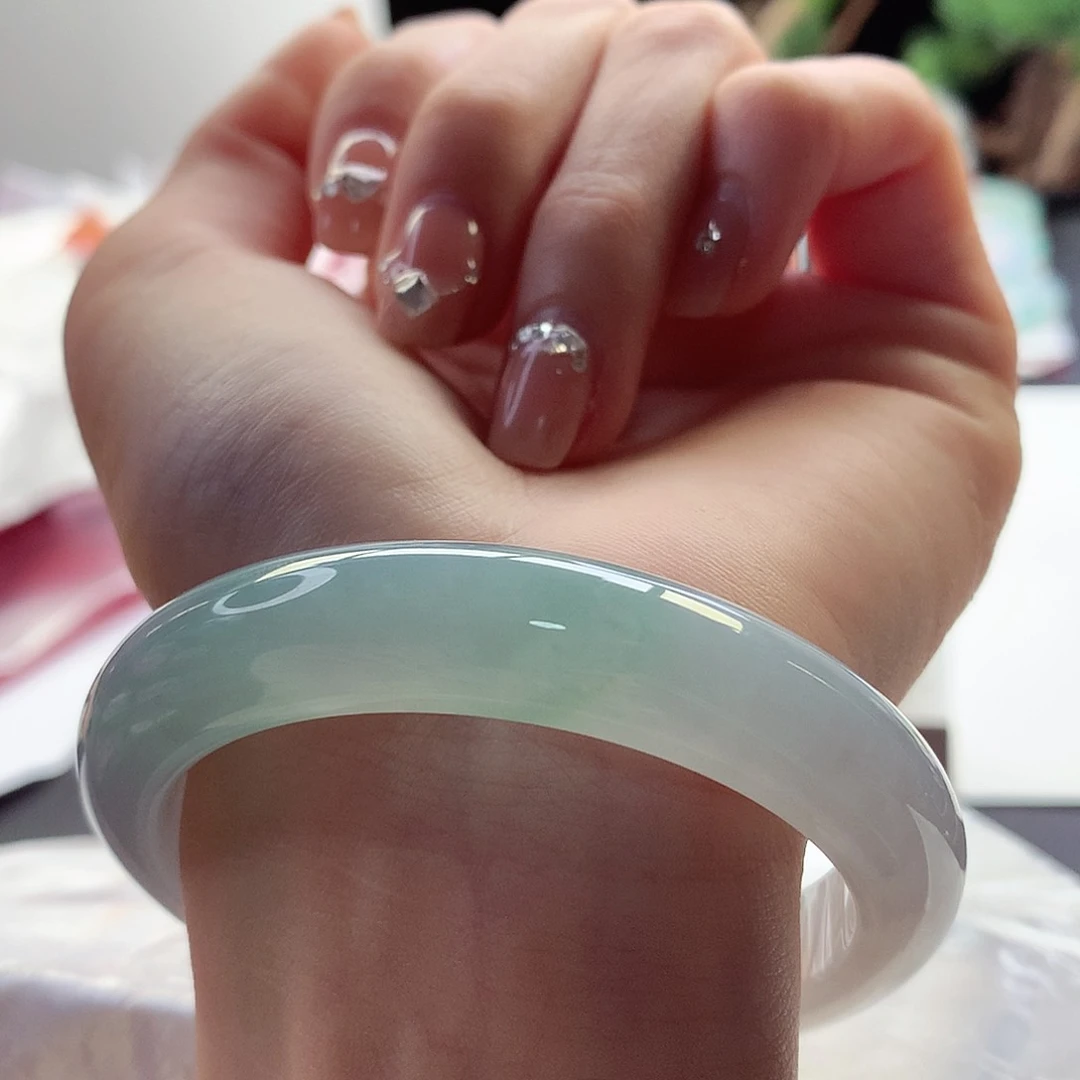 翡翠手镯未镶嵌天然翡翠55-56晴蓝水渐变色