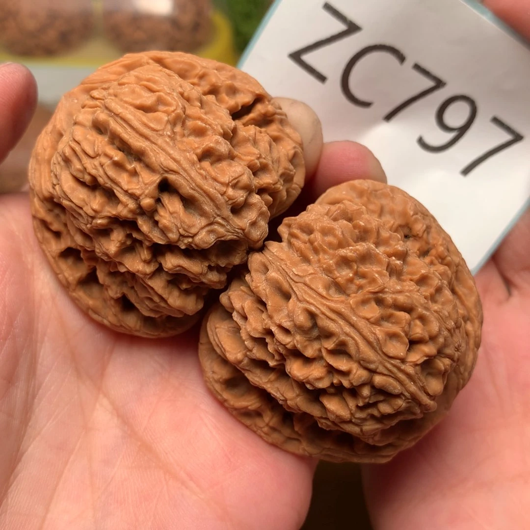 文玩核桃把件毕业粗筋红皮肉球南疆石45