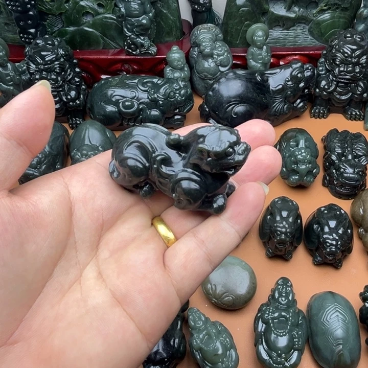 和田玉（糖玉）未镶嵌摆件