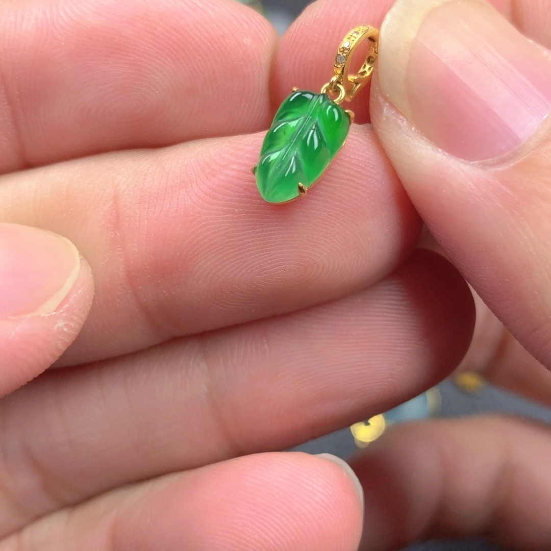 【闪购商品】颈饰18K金镶嵌翡翠翡翠