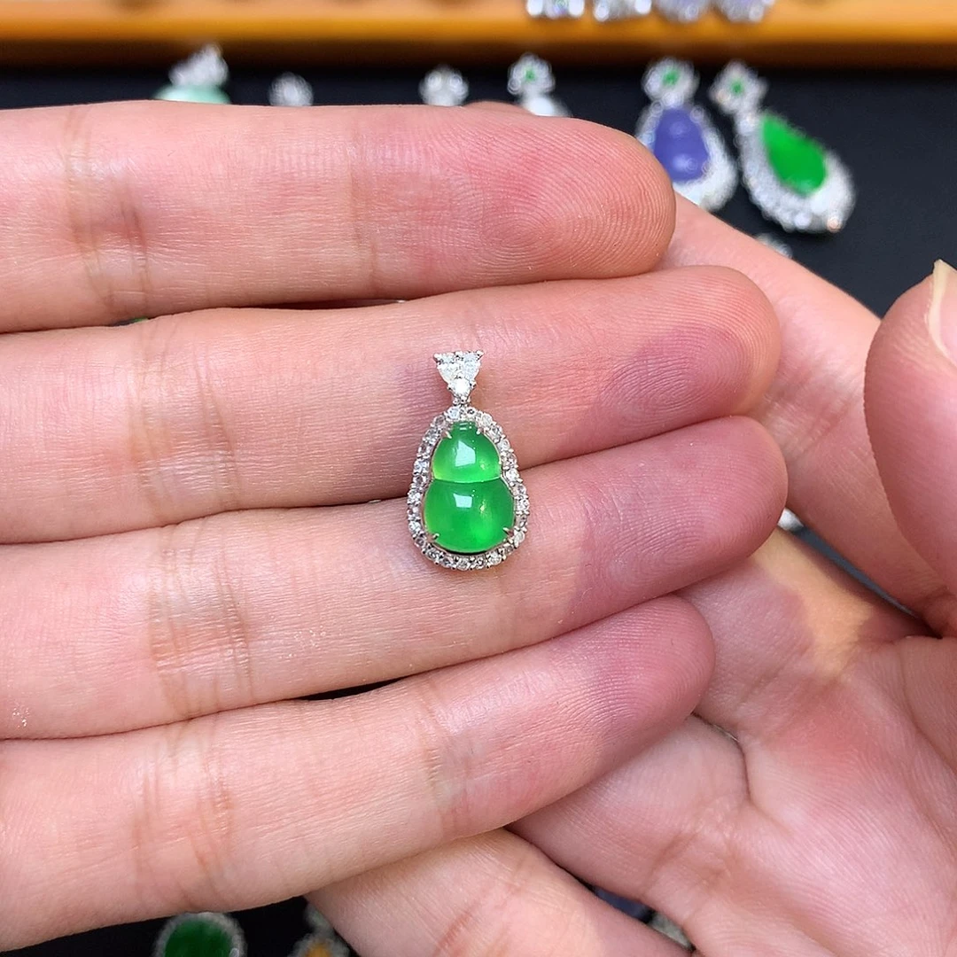 翡翠18K金镶嵌吊坠(不含链)绿葫芦