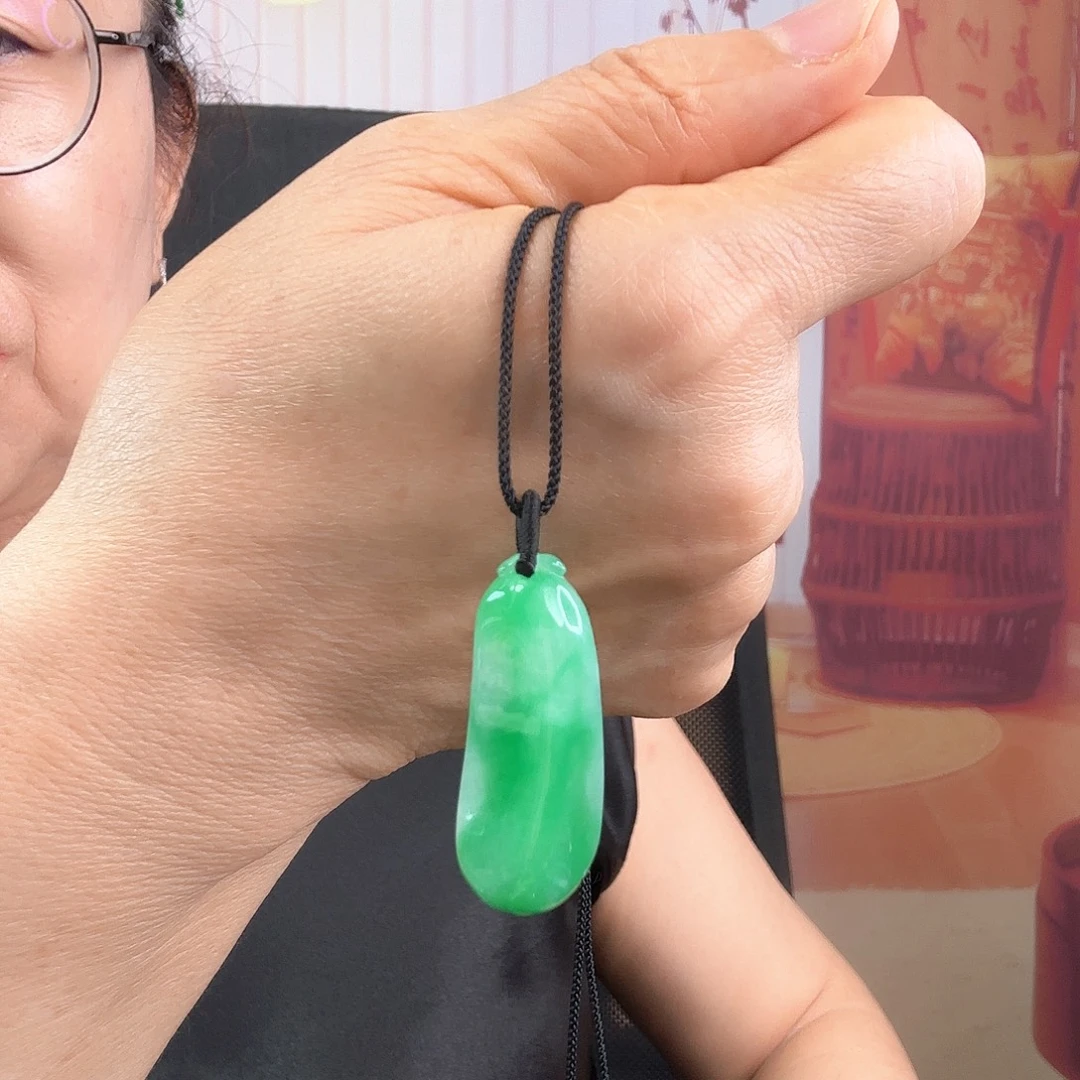 翡翠未镶嵌颈饰福瓜