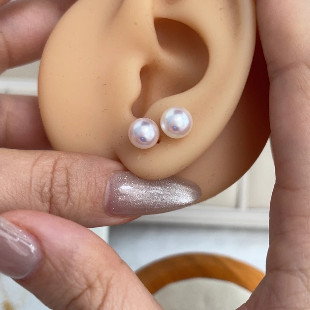 18K金镶嵌海水珍珠耳饰