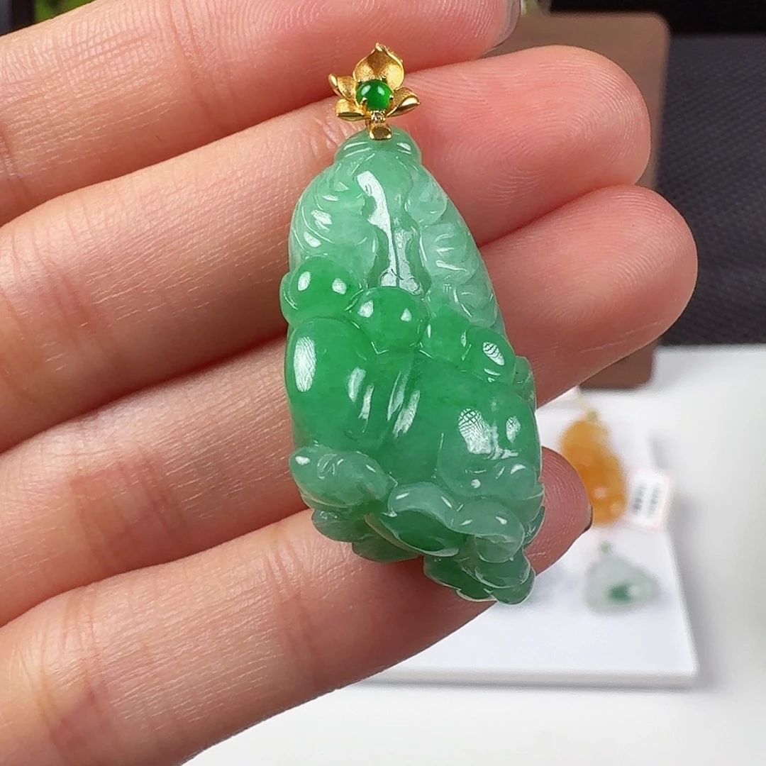 翡翠18K金镶嵌颈饰