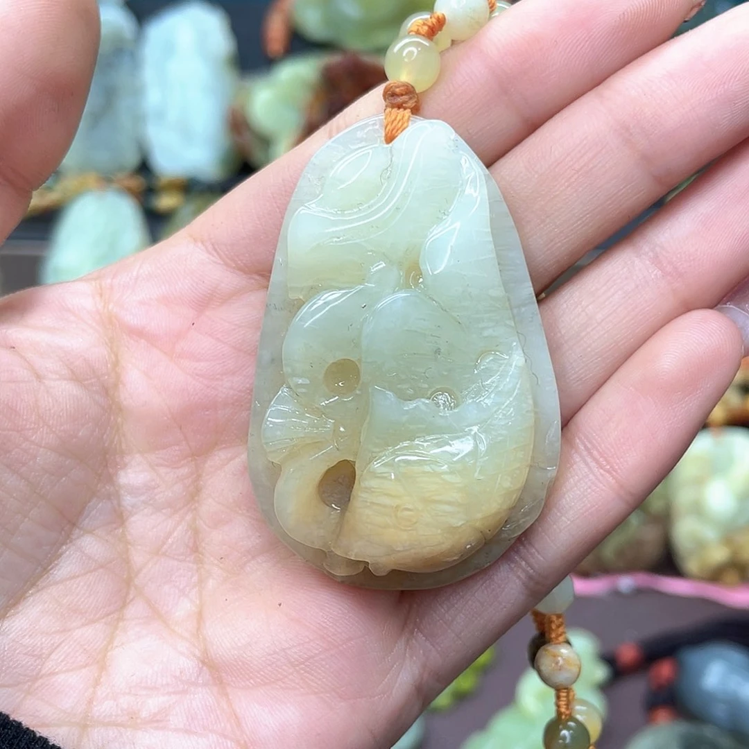 蛇纹石玉颈饰未镶嵌