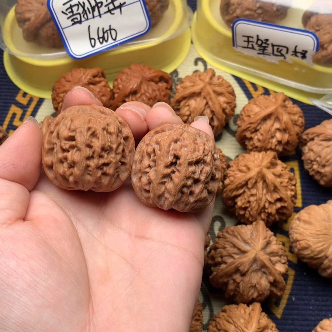 文玩核桃吊坠35雪狮