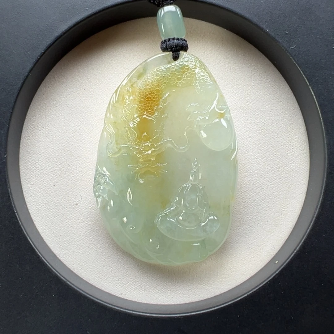 翡翠未镶嵌颈饰龙