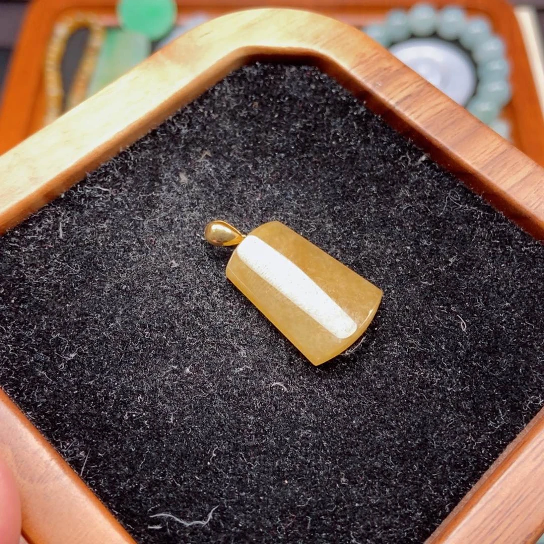 翡翠颈饰未镶嵌?*无氏牌