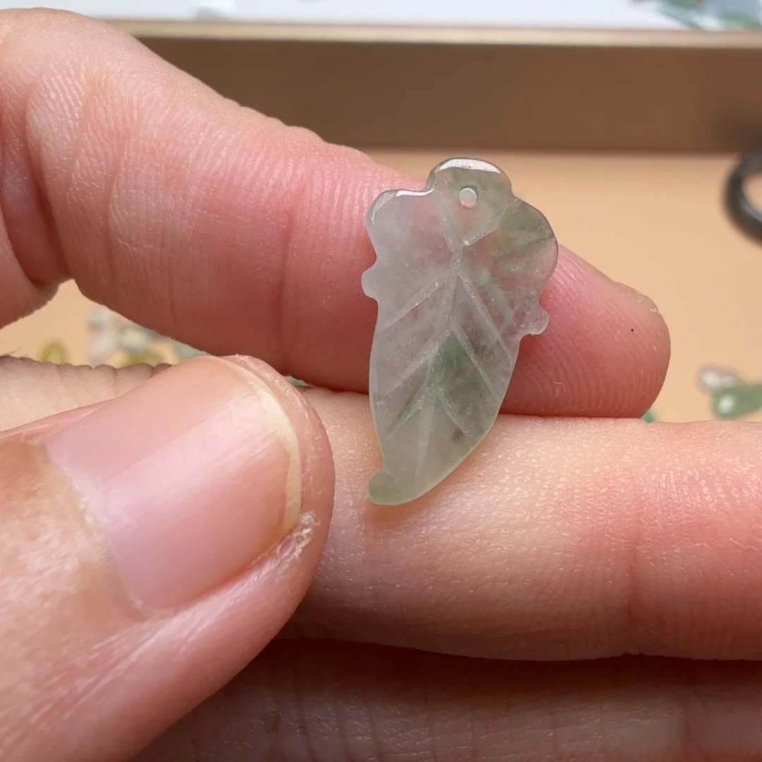 翡翠未镶嵌颈饰006