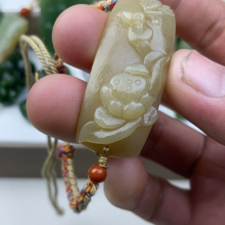 和田玉（糖玉）未镶嵌颈饰