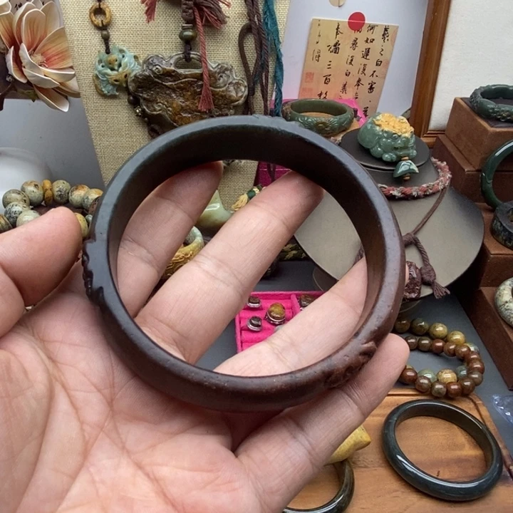未镶嵌岫岩河磨玉（透闪石质玉）挂件，