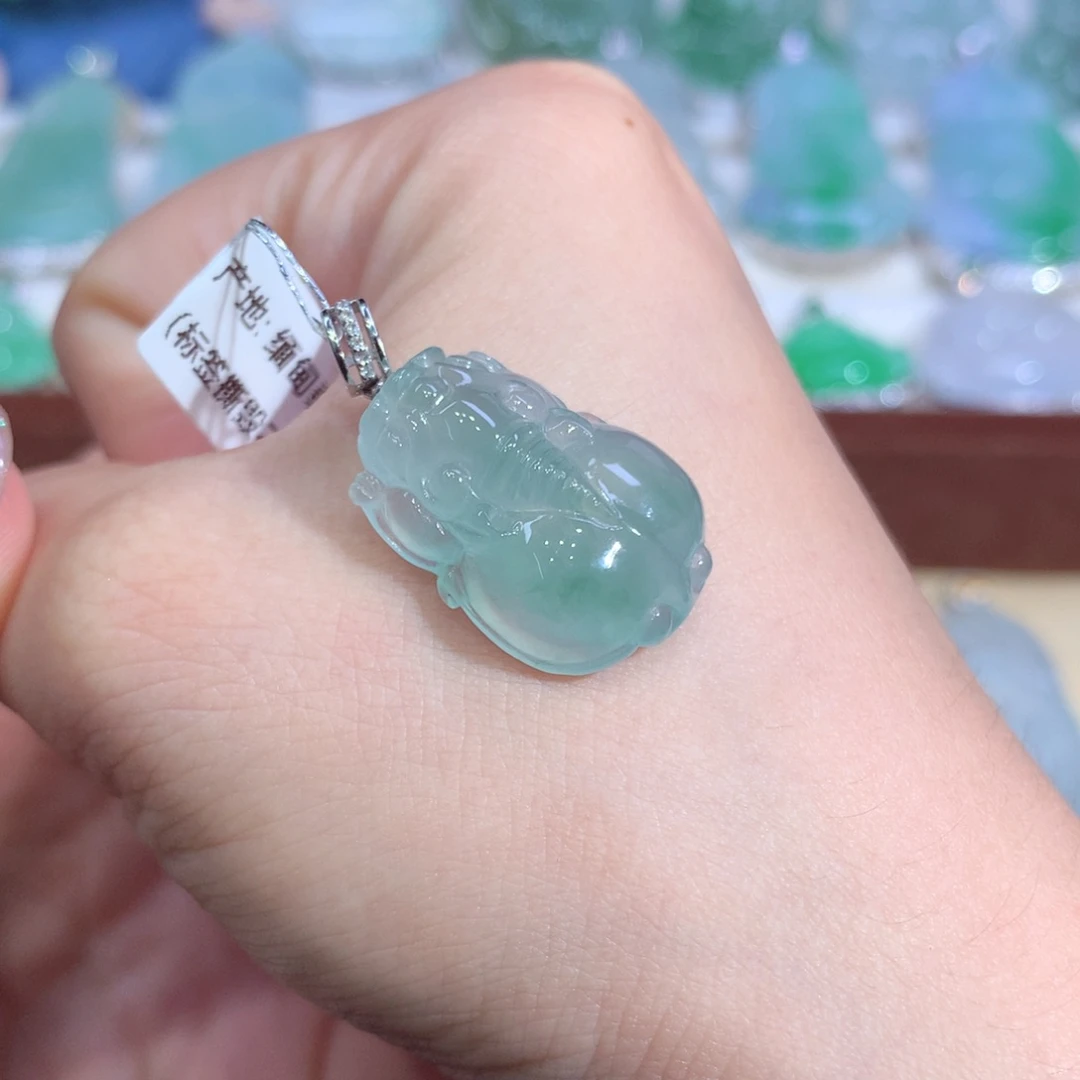 吊坠(不含链)18K金镶嵌翡翠貔貅