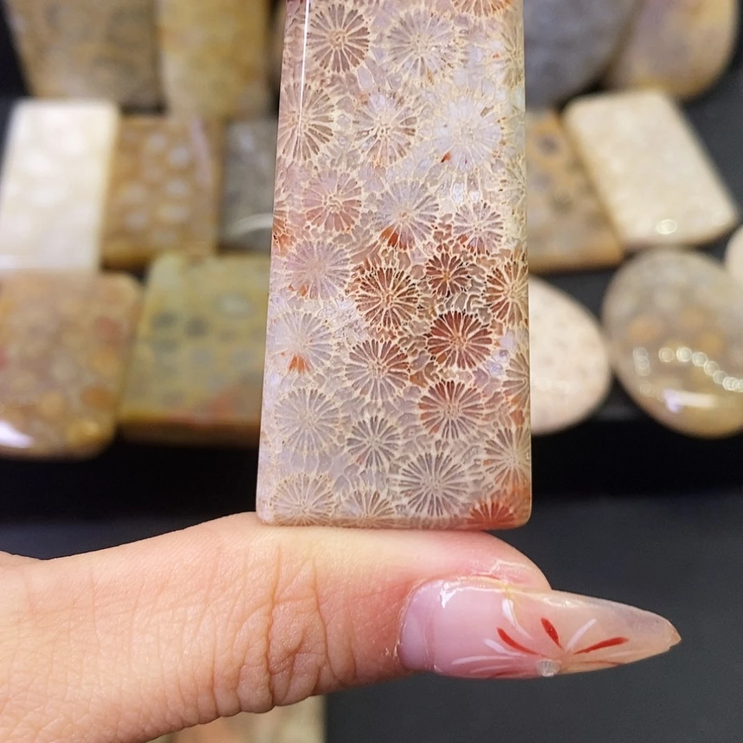 硅化玉颈饰合金花****时