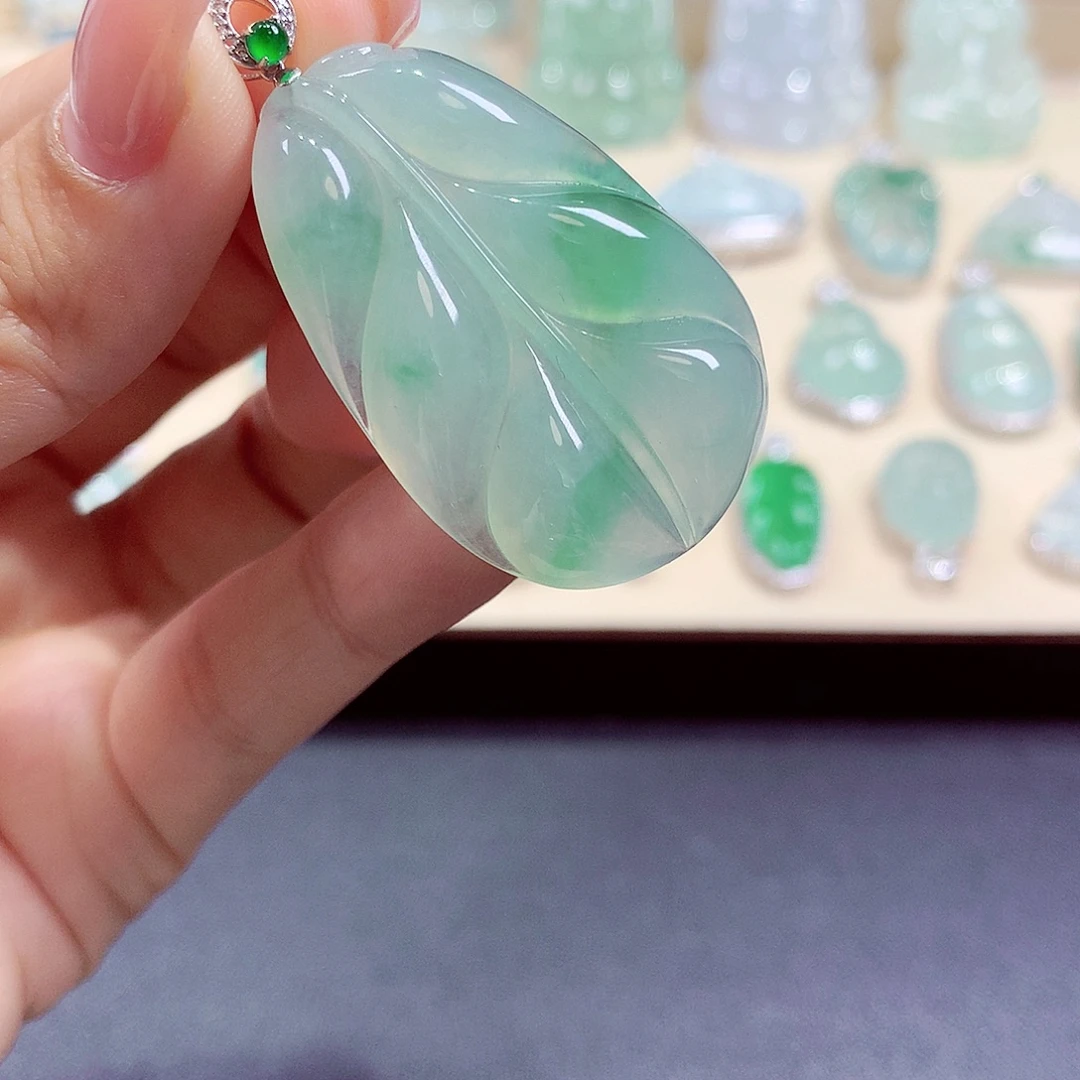 翡翠18K金镶嵌颈饰翡翠
