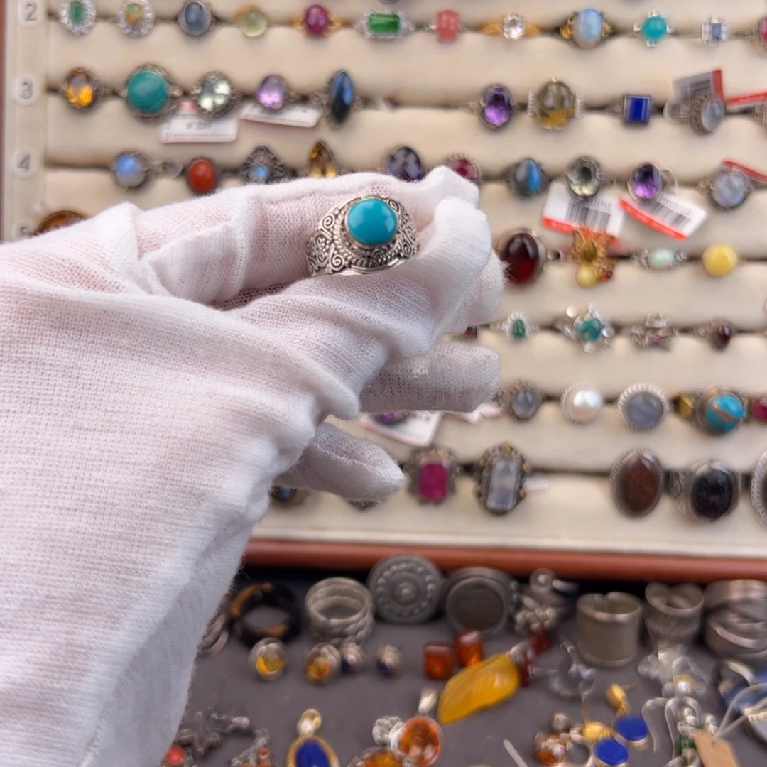 陈***姐925银尼泊尔蓝色戒指微瑕