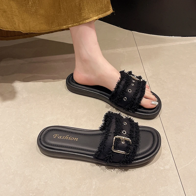 网红凉拖鞋女夏季外穿2025新款超火皮带扣一字平底防滑海边沙滩鞋