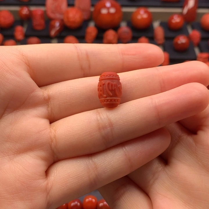 南红玛瑙未镶嵌六字真言桶珠10×14.4