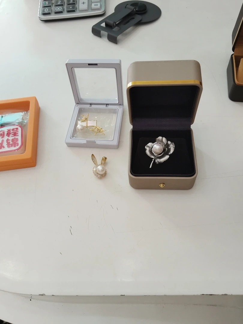 海珍珠胸针高档。