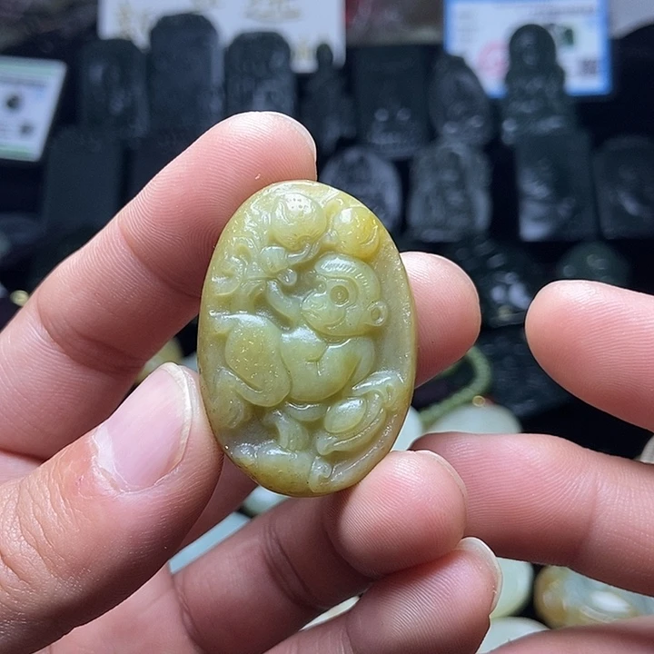 颈饰未镶嵌和田玉