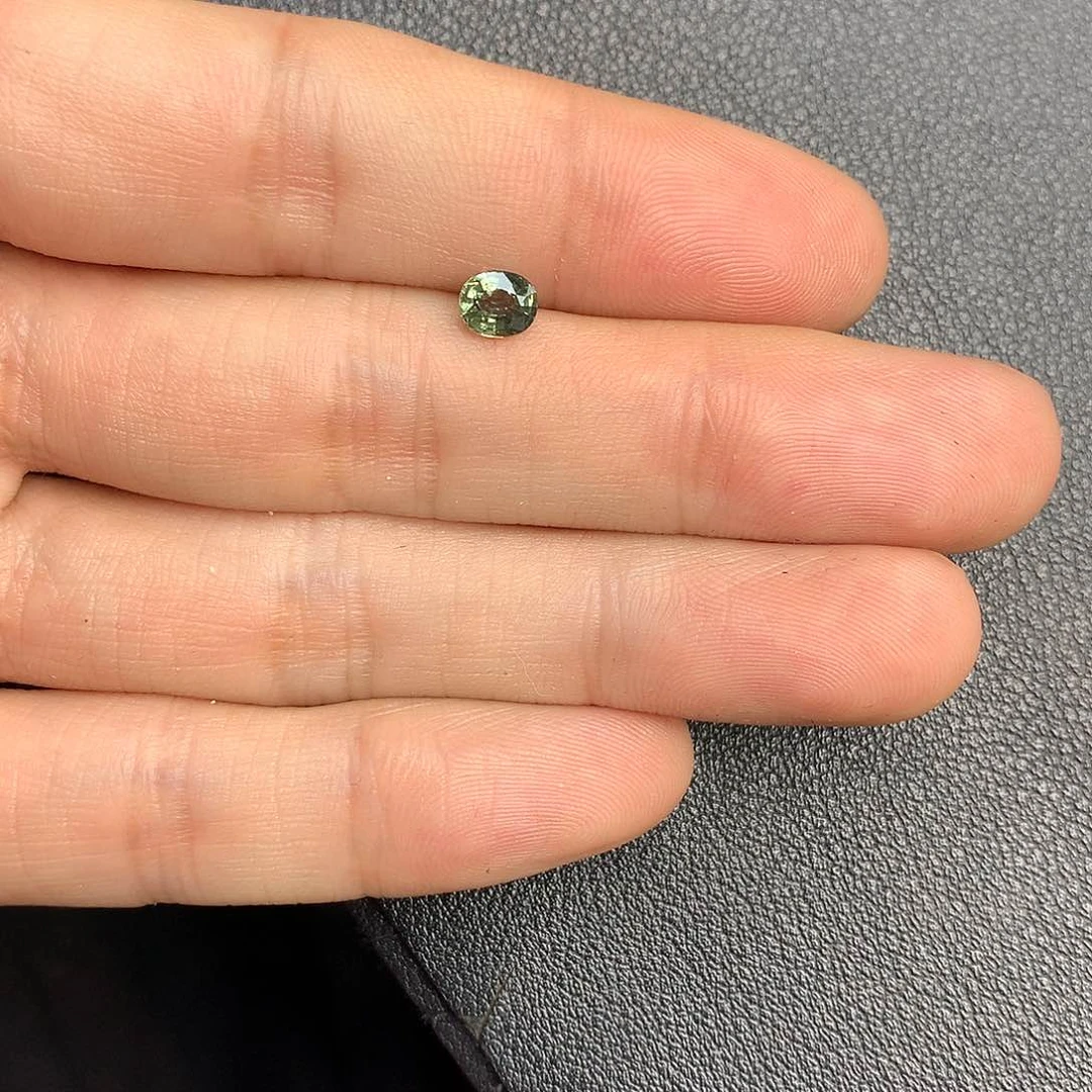 蓝宝石裸石未镶嵌