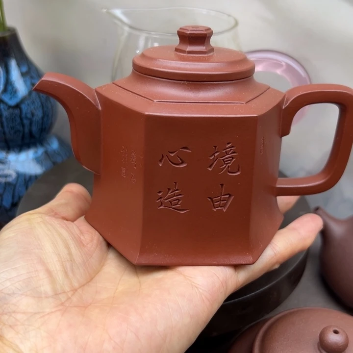 紫砂茶壶唐**子朱泥刻绘金钟260c c
