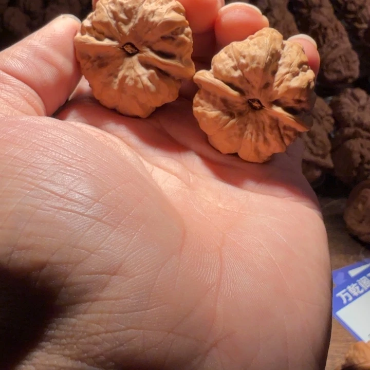 怀***部吊坠文玩核桃蛤蟆的眼睛是真的好看