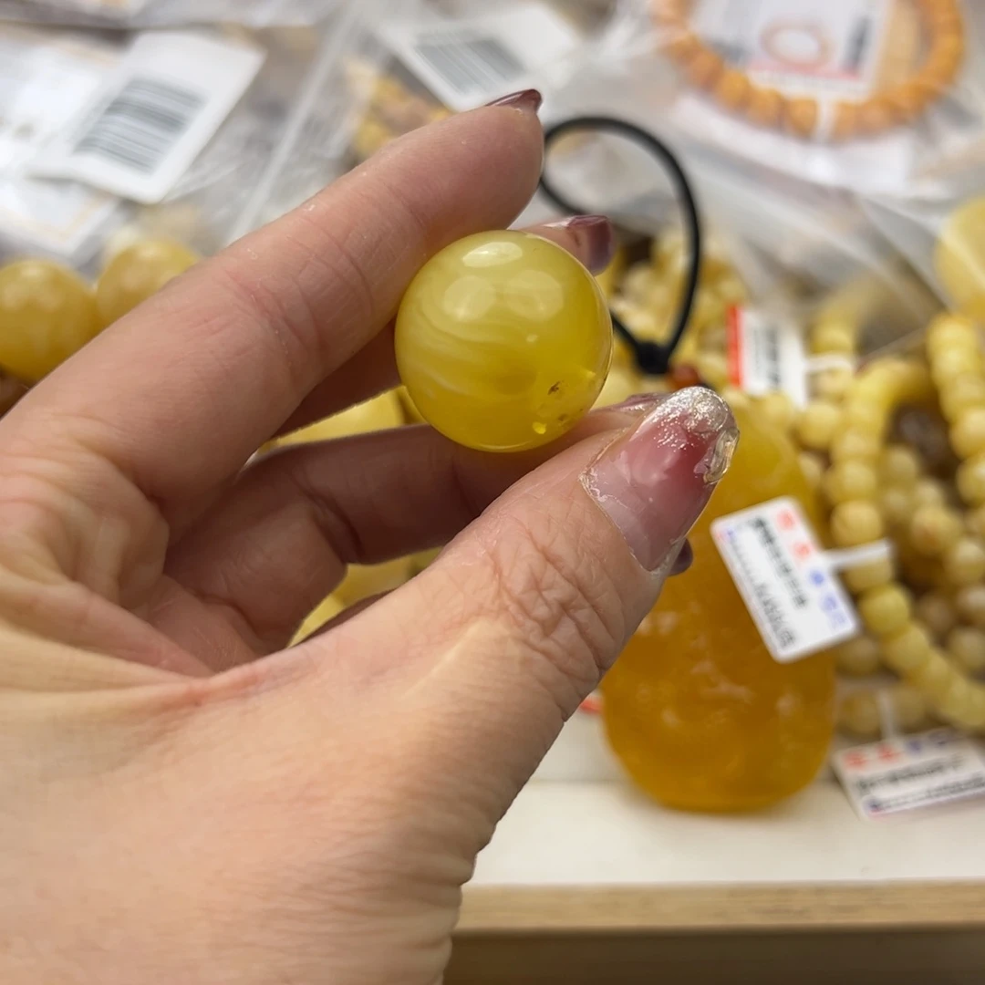 琥珀珠宝奇石未镶嵌