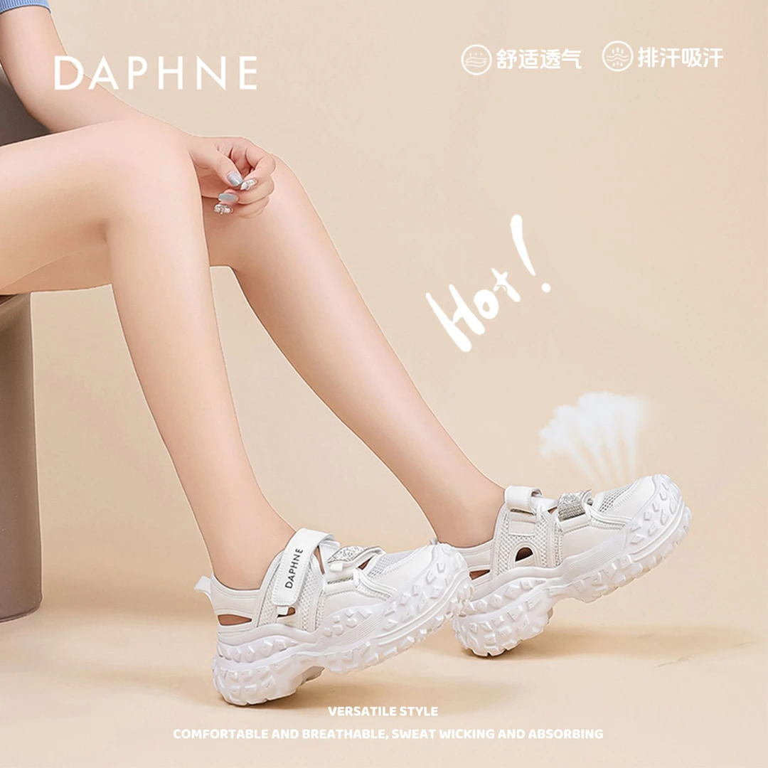 达芙妮女士秋季薄款透气舒适网面镂空潮流户外休闲风圆头厚底凉鞋